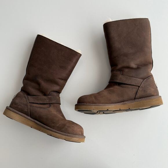 Ugg Kensington EUC Pull On Two Buckle Brown Nubuck Shearling Mid Calf Boots 6 - Picture 2 of 8